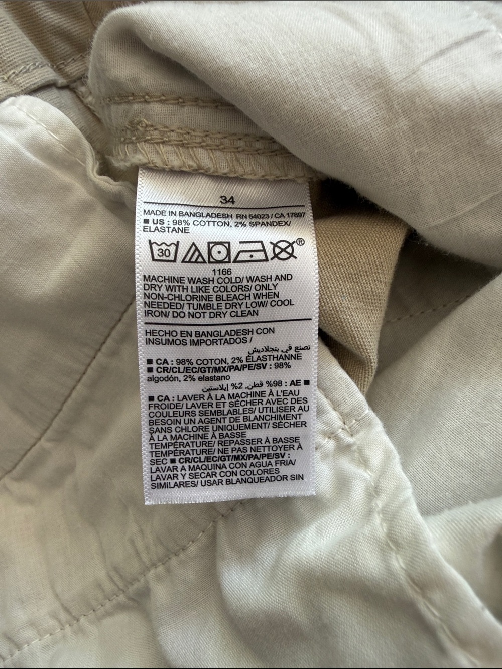 Old Navy Men's Cargo Lived-In Straight Shorts in Beige. Size: 34 - Picture 4 of 7